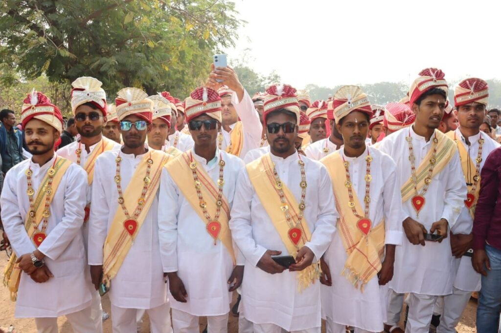 ऐतिहासिक रहा सामूहिक विवाह- 36 हजार रुपये प्रति जोड़ो को दिया गया सहायता राशि का चेक- शक्ति में हजारों लोगों ने उपस्थित होकर दिया नवयुगल जोड़ों को आशीर्वाद-मुख्यमंत्री कन्या विवाह योजना के अंतर्गत विधिवत मंत्रोच्चार के साथ 120 जोड़े बंधे परिणय सूत्र में, शक्ति के नंदेलीभाटा मैदान में 16 जनवरी को हुआ भव्य आयोजन, महिला बाल विकास विभाग ने किया था कार्यक्रम ऐतिहासिक रहा सामूहिक विवाह- 36 हजार रुपये प्रति जोड़ो को दिया गया सहायता राशि का चेक- शक्ति में हजारों लोगों ने उपस्थित होकर दिया नवयुगल जोड़ों को आशीर्वाद-मुख्यमंत्री कन्या विवाह योजना के अंतर्गत विधिवत मंत्रोच्चार के साथ 120 जोड़े बंधे परिणय सूत्र में, शक्ति के नंदेलीभाटा मैदान में 16 जनवरी को हुआ भव्य आयोजन, महिला बाल विकास विभाग ने किया था कार्यक्रम kshititech
