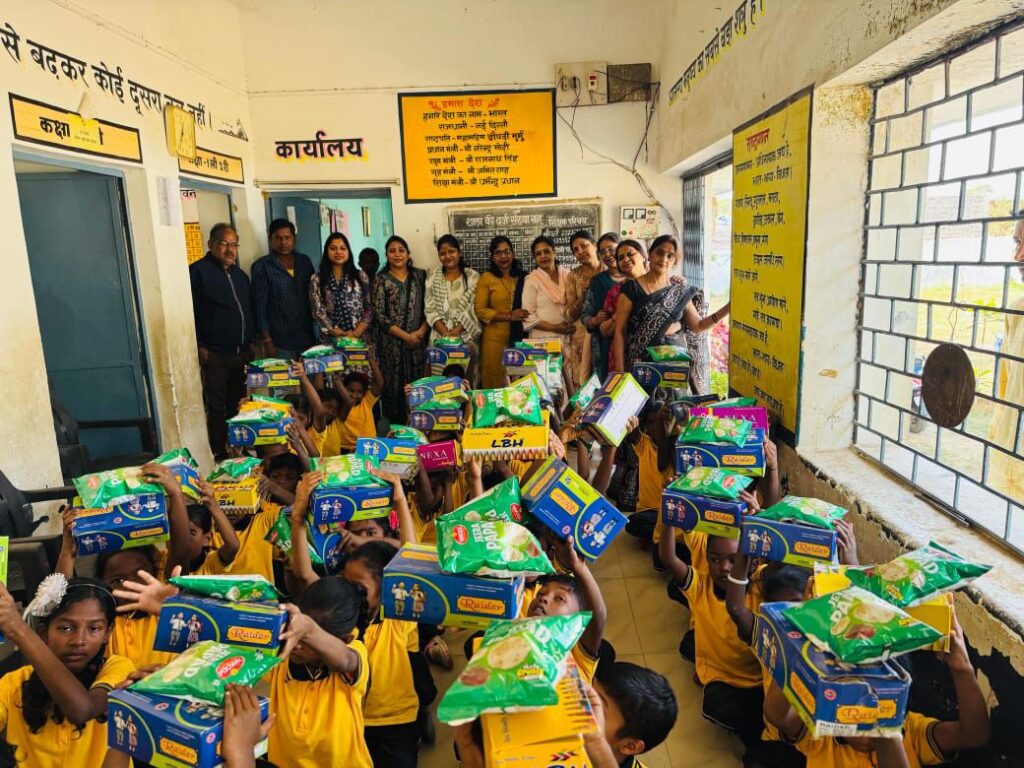 रचनात्मक कार्य-बोरदा के स्कूल में महिलाओं ने बाटी खाद्यान्न सामग्री- महिला जागृति शाखा ने किया स्कूल में विभिन्न सामग्रियों का वितरण-उषा अग्रवाल,शाखा का हर कार्य सराहनीय-मंजुला अग्रवाल,बच्चों की खुशी हमारी खुशी-रीना गेवाडीन रचनात्मक कार्य-बोरदा के स्कूल में महिलाओं ने बाटी खाद्यान्न सामग्री- महिला जागृति शाखा ने किया स्कूल में विभिन्न सामग्रियों का वितरण-उषा अग्रवाल,शाखा का हर कार्य सराहनीय-मंजुला अग्रवाल,बच्चों की खुशी हमारी खुशी-रीना गेवाडीन kshititech