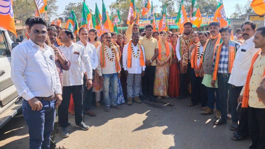 अड़भार नगर पंचायत के भाजपा प्रत्याशियो ने किया नामांकन दाखिला, भाजपा नेत्री बहु रानी संयोगिता सिंह जूदेव,मंडल अध्यक्ष जिवेंद्र गबेल एवं वरिष्ठ भाजपा नेता रामकुमार गबेल रहे मौजूद, रामकुमार गबेल ने कहा- केंद्र की मोदी सरकार और राज्य की विष्णु देव की सरकार शहरी क्षेत्र में कर रही विकास के काम अड़भार नगर पंचायत के भाजपा प्रत्याशियो ने किया नामांकन दाखिला, भाजपा नेत्री बहु रानी संयोगिता सिंह जूदेव,मंडल अध्यक्ष जिवेंद्र गबेल एवं वरिष्ठ भाजपा नेता रामकुमार गबेल रहे मौजूद, रामकुमार गबेल ने कहा- केंद्र की मोदी सरकार और राज्य की विष्णु देव की सरकार शहरी क्षेत्र में कर रही विकास के काम kshititech