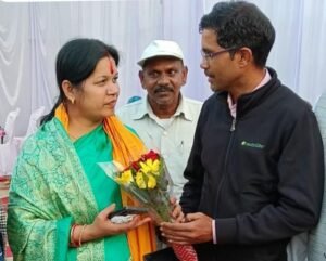 स्वास्थ्य कर्मचारी संघ ने प्रभारी मंत्री लक्ष्मी राजवाड़े को सौपा ज्ञापन, कहा कर्मचारी हितों में मांगों को पूरा करने करें पहल, नए साल की भी संघ ने दी बधाई,संघ ने कहा- कर्मचारियों का नियमितीकरण एवं रिक्त पदों पर तत्काल करें भर्ती की प्रक्रिया kshititech