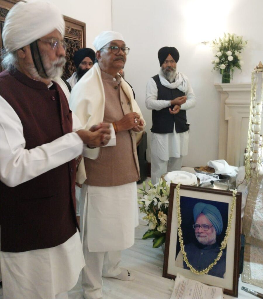 छत्तीसगढ़ विधानसभा के नेता प्रतिपक्ष महंत जी पहुंचे पूर्व प्रधानमंत्री जी के दिल्ली निवास, पूर्व पीएम डॉ मनमोहन सिंह को दी श्रद्धांजलि, पूर्व विधायक गुरमुख सिंह होरा भी रहे मौजूद,महंत जी ने कहा- डॉक्टर मनमोहन सिंह जी ने प्रधानमंत्री रहते हुए देश के विकास को दी नई दिशा छत्तीसगढ़ विधानसभा के नेता प्रतिपक्ष महंत जी पहुंचे पूर्व प्रधानमंत्री जी के दिल्ली निवास, पूर्व पीएम डॉ मनमोहन सिंह को दी श्रद्धांजलि, पूर्व विधायक गुरमुख सिंह होरा भी रहे मौजूद,महंत जी ने कहा- डॉक्टर मनमोहन सिंह जी ने प्रधानमंत्री रहते हुए देश के विकास को दी नई दिशा kshititech
