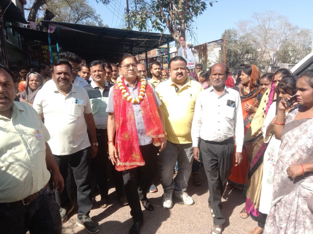 शक्ति शहर की सत्ता का संघर्ष शुरू- 28 जनवरी को नामांकन दाखिले के साथ सत्ता हासिल करने दिग्गज हस्तियों ने जनता का सेवक बनने का लिया संकल्प, कमल फूल से चिराग लल्ली,पंजे से रीना तो वहीं निर्दलीय प्रत्याशी के रूप में जनता के बीच पहुंचेंगे श्यामसुंदर अग्रवाल, राजनैतिक गलियारों में चर्चा- क्या भाजपा- कांग्रेस को फिर से जनता सौंपेगी सत्ता की चाबी या की निर्दलीयों के हाथो में होगी सत्ता शक्ति शहर की सत्ता का संघर्ष शुरू- 28 जनवरी को नामांकन दाखिले के साथ सत्ता हासिल करने दिग्गज हस्तियों ने जनता का सेवक बनने का लिया संकल्प, कमल फूल से चिराग लल्ली,पंजे से रीना तो वहीं निर्दलीय प्रत्याशी के रूप में जनता के बीच पहुंचेंगे श्यामसुंदर अग्रवाल, राजनैतिक गलियारों में चर्चा- क्या भाजपा- कांग्रेस को फिर से जनता सौंपेगी सत्ता की चाबी या की निर्दलीयों के हाथो में होगी सत्ता kshititech