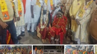 अद्वितीय आयोजन-शक्ति में 26 फरवरी को निकली बाबा भोलेनाथ की ऐतिहासिक शिव बारात- महाशिवरात्रि पर्व पर भोलेनाथ के भक्तों की दिखी आस्था, सर्व समाज की महिलाओं ने भी करी शिव बारात में सक्रिय भागीदारी, जगह-जगह बाबा के बारातियों का हुआ नगर पालिका अध्यक्ष श्यामसुंदर ने कहा- शहर के लिए गौरवशाली है शिव बारात का आयोजन, महाशिवरात्रि पर्व पर तुर्रीधाम मंदिर में भी लोगों ने करी शंकर जी की पूजा अर्चना, आयोजन समिति अध्यक्ष राजकुमार राजू ने किया बाबा के भक्तों का आभार kshititech