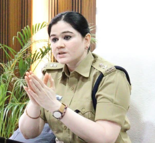 बड़ी कार्रवाई-पुलिस आरक्षक पर चला एसपी मैडम का अनुशासन का डंडा,मैडम जी ने कर दिया सेवा से पृथक बड़ी कार्रवाई-पुलिस आरक्षक पर चला एसपी मैडम का अनुशासन का डंडा,मैडम जी ने कर दिया सेवा से पृथक kshititech
