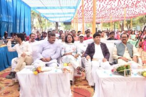 हद हो गई रेलवे प्रशासन की उदासीनता की- शक्ति के टेमर एवं सोंठी रेलवे ओवर ब्रिज ROB के 1 साल पहले आज के दिन ही प्रधानमंत्री मोदी ने किया था वर्चुअल भूमि पूजन, आज तक एक ईंट भी नहीं रखी गई निर्माण की,क्या औचित्य ऐसे शिलान्यास कार्यक्रमों का, आखिरकार इसका दोषी कौन, दोषियों पर हो सख्त कार्रवाई, निर्माण प्रारंभ ना होने पर जनता करेगी बड़ा आंदोलन हद हो गई रेलवे प्रशासन की उदासीनता की- शक्ति के टेमर एवं सोंठी रेलवे ओवर ब्रिज ROB के 1 साल पहले आज के दिन ही प्रधानमंत्री मोदी ने किया था वर्चुअल भूमि पूजन, आज तक एक ईंट भी नहीं रखी गई निर्माण की,क्या औचित्य ऐसे शिलान्यास कार्यक्रमों का, आखिरकार इसका दोषी कौन, दोषियों पर हो सख्त कार्रवाई, निर्माण प्रारंभ ना होने पर जनता करेगी बड़ा आंदोलन kshititech