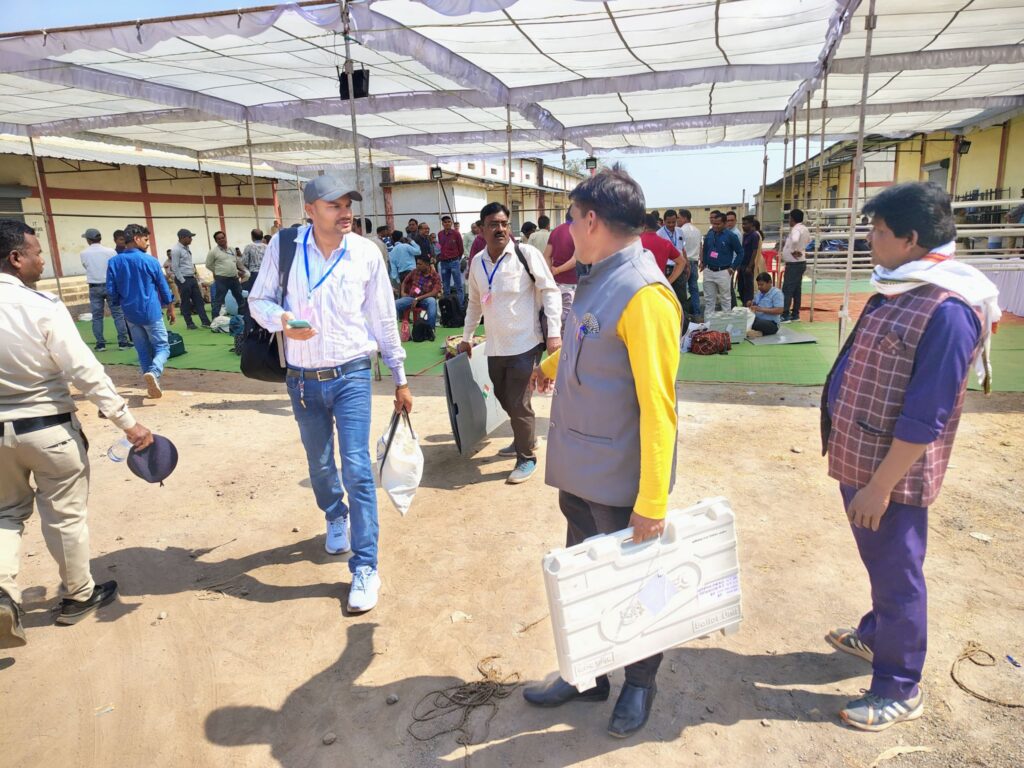 चलव संगी वोट डाले जाबो-नगर पालिका शक्ति के चुनाव में 18 वार्डों के लिए बने 18 मतदान केंद्र, शक्ति जिले के नगरीय निकायों में सुबह 8:00 से शाम 5:00 बजे तक होगा मतदान, कलेक्टर तोपनों ने करी शत-प्रतिशत मतदान की अपील, कलेक्टर साहब ने कहा- घरों से निकल कर जरूर डाले अपना वोट, जिला पुलिस अधीक्षक आईपीएस अंकिता शर्मा के निर्देशन में शांति व्यवस्था बनाए रखने पुलिस की भी है चाक चौबंद व्यवस्था चलव संगी वोट डाले जाबो-नगर पालिका शक्ति के चुनाव में 18 वार्डों के लिए बने 18 मतदान केंद्र, शक्ति जिले के नगरीय निकायों में सुबह 8:00 से शाम 5:00 बजे तक होगा मतदान, कलेक्टर तोपनों ने करी शत-प्रतिशत मतदान की अपील, कलेक्टर साहब ने कहा- घरों से निकल कर जरूर डाले अपना वोट, जिला पुलिस अधीक्षक आईपीएस अंकिता शर्मा के निर्देशन में शांति व्यवस्था बनाए रखने पुलिस की भी है चाक चौबंद व्यवस्था kshititech