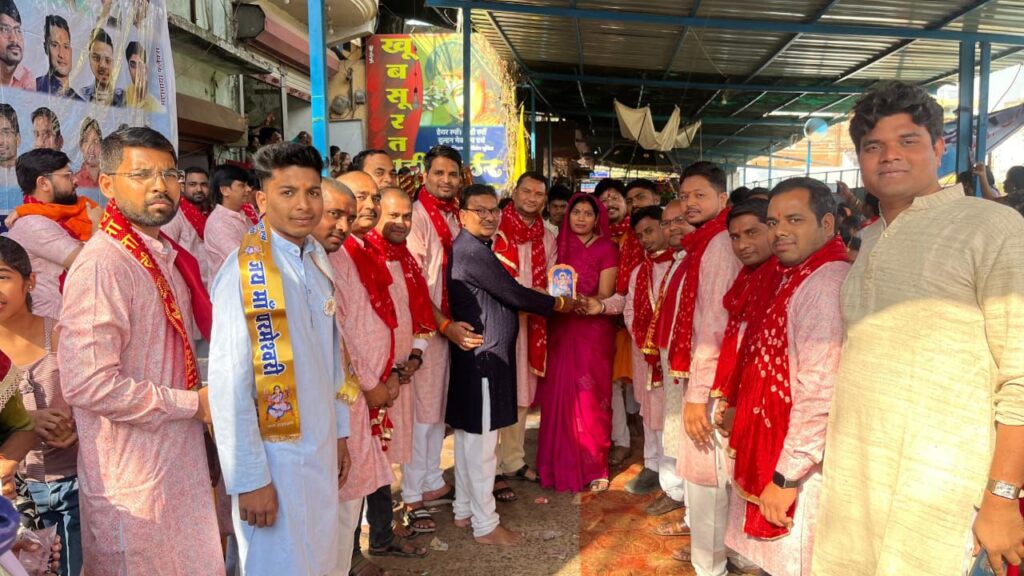 शक्ति में पहली बार देवांगन समाज के चार वार्डो में जीत कर आए पार्षद, देवांगन युवा संगठन ने किया सभी नवनिर्वाचित पार्षदों का सम्मान, देवांगन समाज में हर्ष की लहर, देवांगन समाज की भी राजनीति में हो रही सक्रिय भागीदारी, गोविंद देवांगन ने कहा-चार पार्षदों का जीत कर आना समाज के लिए गौरव की बात, राम सजीवन एवं विजय लखन लगातार दूसरी बार जीतकर आने वाले पार्षद शक्ति में पहली बार देवांगन समाज के चार वार्डो में जीत कर आए पार्षद, देवांगन युवा संगठन ने किया सभी नवनिर्वाचित पार्षदों का सम्मान, देवांगन समाज में हर्ष की लहर, देवांगन समाज की भी राजनीति में हो रही सक्रिय भागीदारी, गोविंद देवांगन ने कहा-चार पार्षदों का जीत कर आना समाज के लिए गौरव की बात, राम सजीवन एवं विजय लखन लगातार दूसरी बार जीतकर आने वाले पार्षद kshititech