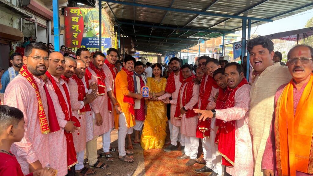 शक्ति में पहली बार देवांगन समाज के चार वार्डो में जीत कर आए पार्षद, देवांगन युवा संगठन ने किया सभी नवनिर्वाचित पार्षदों का सम्मान, देवांगन समाज में हर्ष की लहर, देवांगन समाज की भी राजनीति में हो रही सक्रिय भागीदारी, गोविंद देवांगन ने कहा-चार पार्षदों का जीत कर आना समाज के लिए गौरव की बात, राम सजीवन एवं विजय लखन लगातार दूसरी बार जीतकर आने वाले पार्षद शक्ति में पहली बार देवांगन समाज के चार वार्डो में जीत कर आए पार्षद, देवांगन युवा संगठन ने किया सभी नवनिर्वाचित पार्षदों का सम्मान, देवांगन समाज में हर्ष की लहर, देवांगन समाज की भी राजनीति में हो रही सक्रिय भागीदारी, गोविंद देवांगन ने कहा-चार पार्षदों का जीत कर आना समाज के लिए गौरव की बात, राम सजीवन एवं विजय लखन लगातार दूसरी बार जीतकर आने वाले पार्षद kshititech