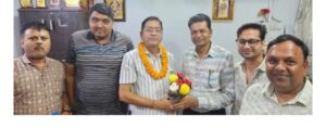शक्ति के नवनिर्वाचित नगर पालिका अध्यक्ष श्यामसुंदर अग्रवाल को विद्वान पंडित भोला शंकर तिवारी ने उनके निवास पर पहुंच कर दी बधाई, मारवाड़ी युवा मंच की शक्ति शाखा एवं अंतर्राष्ट्रीय अग्रवाल सम्मेलन परिवार ने भी अध्यक्ष बनने पर किया सम्मान शक्ति के नवनिर्वाचित नगर पालिका अध्यक्ष श्यामसुंदर अग्रवाल को विद्वान पंडित भोला शंकर तिवारी ने उनके निवास पर पहुंच कर दी बधाई, मारवाड़ी युवा मंच की शक्ति शाखा एवं अंतर्राष्ट्रीय अग्रवाल सम्मेलन परिवार ने भी अध्यक्ष बनने पर किया सम्मान kshititech
