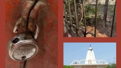 हनुमान जी से भी नहीं डर रहे चोर-शक्ति के हरेठी स्थित पंचमुखी दक्षिण मुखी हनुमान मंदिर की दान पेटी से हुई हजारों रुपए की चोरी, शक्ति थाने में रिपोर्ट हुई दर्ज, दान पेटी में आभूषणों की भी संभावनाओं से नहीं किया जा सकता इनकार,मन्नते पूरी होने पर बाबा के भक्त अर्पित कर जाते हैं आभूषणों की भी सेवाएं हनुमान जी से भी नहीं डर रहे चोर-शक्ति के हरेठी स्थित पंचमुखी दक्षिण मुखी हनुमान मंदिर की दान पेटी से हुई हजारों रुपए की चोरी, शक्ति थाने में रिपोर्ट हुई दर्ज, दान पेटी में आभूषणों की भी संभावनाओं से नहीं किया जा सकता इनकार,मन्नते पूरी होने पर बाबा के भक्त अर्पित कर जाते हैं आभूषणों की भी सेवाएं kshititech