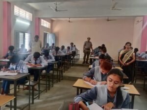 शक्ति जिले में बोर्ड परीक्षा के प्रथम दिवस जिला शिक्षा अधिकारी ने किया शासकीय उच्चतर माध्यमिक विद्यालय कन्या शाला शक्ति के परीक्षा केंद्र का निरीक्षण, जिले के चार विकासखंडों में कल 98 परीक्षार्थी रहे अनुपस्थित शक्ति जिले में बोर्ड परीक्षा के प्रथम दिवस जिला शिक्षा अधिकारी ने किया शासकीय उच्चतर माध्यमिक विद्यालय कन्या शाला शक्ति के परीक्षा केंद्र का निरीक्षण, जिले के चार विकासखंडों में कल 98 परीक्षार्थी रहे अनुपस्थित kshititech