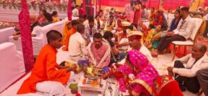 ऐतिहासिक अद्भूतीय आयोजन- राजधानी रायपुर में 51 सनातनी कन्याओं का छत्तीसगढ़ प्रांतीय अग्रवाल संगठन (सम्मेलन) ने कराया सामूहिक विवाह, जोड़ों को आशीर्वाद देने उमड़ पड़े समाज बंधु, सनातन धर्म की संस्कृति के अनुरूप हुआ विवाह संस्कार, दीनदयाल गोयल जी ने उपलब्ध करवाई अपनी होटल एंट्री पॉइंट ऐतिहासिक अद्भूतीय आयोजन- राजधानी रायपुर में 51 सनातनी कन्याओं का छत्तीसगढ़ प्रांतीय अग्रवाल संगठन (सम्मेलन) ने कराया सामूहिक विवाह, जोड़ों को आशीर्वाद देने उमड़ पड़े समाज बंधु, सनातन धर्म की संस्कृति के अनुरूप हुआ विवाह संस्कार, दीनदयाल गोयल जी ने उपलब्ध करवाई अपनी होटल एंट्री पॉइंट kshititech