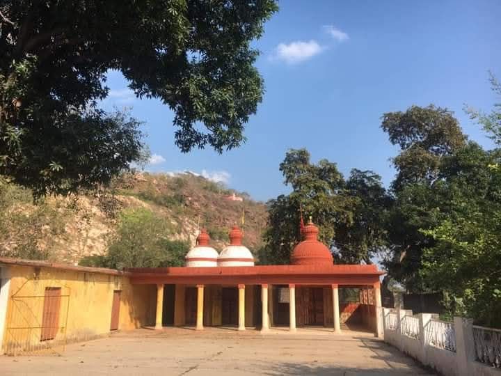 तुर्रीधाम एवं दमाऊधारा को पूर्ण पर्यटन स्थल के रूप में विकसित करने महामहिम राज्यपाल से आज शक्ति के जन प्रतिनिधि करेंगे मांग, प्रशासन तथा नेताओ की उपेक्षा का शिकार है दोनों ही प्रसिद्ध स्थल, बड़े-बड़े नेता आते हैं यहां, किंतु यहां से निकलने के बाद भूल जाते हैं इसे संवारना तुर्रीधाम एवं दमाऊधारा को पूर्ण पर्यटन स्थल के रूप में विकसित करने महामहिम राज्यपाल से आज शक्ति के जन प्रतिनिधि करेंगे मांग, प्रशासन तथा नेताओ की उपेक्षा का शिकार है दोनों ही प्रसिद्ध स्थल, बड़े-बड़े नेता आते हैं यहां, किंतु यहां से निकलने के बाद भूल जाते हैं इसे संवारना kshititech