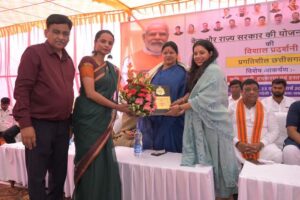 रंग लाई सांसद कमलेश की पहल- केंद्र एवं राज्य सरकार की जनकल्याणकारी योजनाओं की जानकारी लोगों तक पहुंचाना ही इस प्रदर्शनी का मुख्य उद्देश्य- कमलेश जांगड़े सांसद, 22 मार्च को शक्ति में प्रगतिशील छत्तीसगढ़ के अंतर्गत भव्य प्रदर्शनी का हुआ शुभारंभ, पूर्व नेता प्रतिपक्ष नारायण चंदेल सहित दिग्गज हस्तियां रही मौजूद,24 मार्च को होगा समापन, 2000 स्कूली बच्चों ने भी पहुंचकर प्रदर्शनी का किया अवलोकन रंग लाई सांसद कमलेश की पहल- केंद्र एवं राज्य सरकार की जनकल्याणकारी योजनाओं की जानकारी लोगों तक पहुंचाना ही इस प्रदर्शनी का मुख्य उद्देश्य- कमलेश जांगड़े सांसद, 22 मार्च को शक्ति में प्रगतिशील छत्तीसगढ़ के अंतर्गत भव्य प्रदर्शनी का हुआ शुभारंभ, पूर्व नेता प्रतिपक्ष नारायण चंदेल सहित दिग्गज हस्तियां रही मौजूद,24 मार्च को होगा समापन, 2000 स्कूली बच्चों ने भी पहुंचकर प्रदर्शनी का किया अवलोकन kshititech