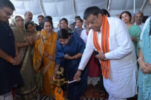 रंग लाई सांसद कमलेश की पहल- केंद्र एवं राज्य सरकार की जनकल्याणकारी योजनाओं की जानकारी लोगों तक पहुंचाना ही इस प्रदर्शनी का मुख्य उद्देश्य- कमलेश जांगड़े सांसद, 22 मार्च को शक्ति में प्रगतिशील छत्तीसगढ़ के अंतर्गत भव्य प्रदर्शनी का हुआ शुभारंभ, पूर्व नेता प्रतिपक्ष नारायण चंदेल सहित दिग्गज हस्तियां रही मौजूद,24 मार्च को होगा समापन, 2000 स्कूली बच्चों ने भी पहुंचकर प्रदर्शनी का किया अवलोकन रंग लाई सांसद कमलेश की पहल- केंद्र एवं राज्य सरकार की जनकल्याणकारी योजनाओं की जानकारी लोगों तक पहुंचाना ही इस प्रदर्शनी का मुख्य उद्देश्य- कमलेश जांगड़े सांसद, 22 मार्च को शक्ति में प्रगतिशील छत्तीसगढ़ के अंतर्गत भव्य प्रदर्शनी का हुआ शुभारंभ, पूर्व नेता प्रतिपक्ष नारायण चंदेल सहित दिग्गज हस्तियां रही मौजूद,24 मार्च को होगा समापन, 2000 स्कूली बच्चों ने भी पहुंचकर प्रदर्शनी का किया अवलोकन kshititech