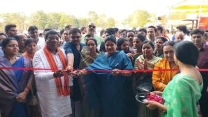 रंग लाई सांसद कमलेश की पहल- केंद्र एवं राज्य सरकार की जनकल्याणकारी योजनाओं की जानकारी लोगों तक पहुंचाना ही इस प्रदर्शनी का मुख्य उद्देश्य- कमलेश जांगड़े सांसद, 22 मार्च को शक्ति में प्रगतिशील छत्तीसगढ़ के अंतर्गत भव्य प्रदर्शनी का हुआ शुभारंभ, पूर्व नेता प्रतिपक्ष नारायण चंदेल सहित दिग्गज हस्तियां रही मौजूद,24 मार्च को होगा समापन, 2000 स्कूली बच्चों ने भी पहुंचकर प्रदर्शनी का किया अवलोकन रंग लाई सांसद कमलेश की पहल- केंद्र एवं राज्य सरकार की जनकल्याणकारी योजनाओं की जानकारी लोगों तक पहुंचाना ही इस प्रदर्शनी का मुख्य उद्देश्य- कमलेश जांगड़े सांसद, 22 मार्च को शक्ति में प्रगतिशील छत्तीसगढ़ के अंतर्गत भव्य प्रदर्शनी का हुआ शुभारंभ, पूर्व नेता प्रतिपक्ष नारायण चंदेल सहित दिग्गज हस्तियां रही मौजूद,24 मार्च को होगा समापन, 2000 स्कूली बच्चों ने भी पहुंचकर प्रदर्शनी का किया अवलोकन kshititech