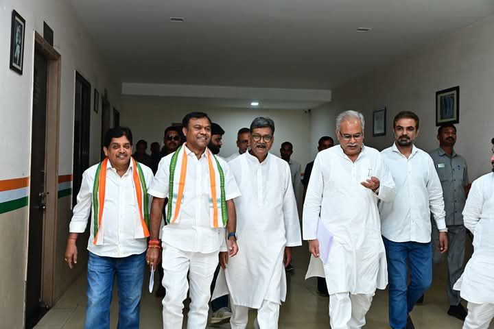 कह दिया कांग्रेस ने- नहीं होगी अब तानाशाही बर्दाश्त, शक्ति में कांग्रेसियों का फूटा गुस्सा- अग्रसेन चौक में ईडी और सीबीआई का कर दिया पुतला दहन, मौजूद नेताओं ने कहा- कांग्रेस नेताओं पर की जा रही कार्रवाई द्वेष पूर्ण, नहीं करेगी कांग्रेस पार्टी बर्दाश्त कह दिया कांग्रेस ने- नहीं होगी अब तानाशाही बर्दाश्त, शक्ति में कांग्रेसियों का फूटा गुस्सा- अग्रसेन चौक में ईडी और सीबीआई का कर दिया पुतला दहन, मौजूद नेताओं ने कहा- कांग्रेस नेताओं पर की जा रही कार्रवाई द्वेष पूर्ण, नहीं करेगी कांग्रेस पार्टी बर्दाश्त kshititech