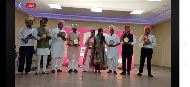 राजस्थान गौरव सम्मान से नवाजे गए अंतरराष्ट्रीय अग्रवाल सम्मेलन के अध्यक्ष राजकुमार मित्तल, 27 मार्च को आयोजित निजी मीडिया समूह के कार्यक्रम में दिया गया सम्मान, राजकुमार ने कहा- यह सम्मान पूरे सम्मेलन परिवार को समर्पित, देश के प्रतिष्ठित औद्योगिक घराने RKM ग्रुप के चैयरमैन भी हैं राजकुमार मित्तल राजस्थान गौरव सम्मान से नवाजे गए अंतरराष्ट्रीय अग्रवाल सम्मेलन के अध्यक्ष राजकुमार मित्तल, 27 मार्च को आयोजित निजी मीडिया समूह के कार्यक्रम में दिया गया सम्मान, राजकुमार ने कहा- यह सम्मान पूरे सम्मेलन परिवार को समर्पित, देश के प्रतिष्ठित औद्योगिक घराने RKM ग्रुप के चैयरमैन भी हैं राजकुमार मित्तल kshititech