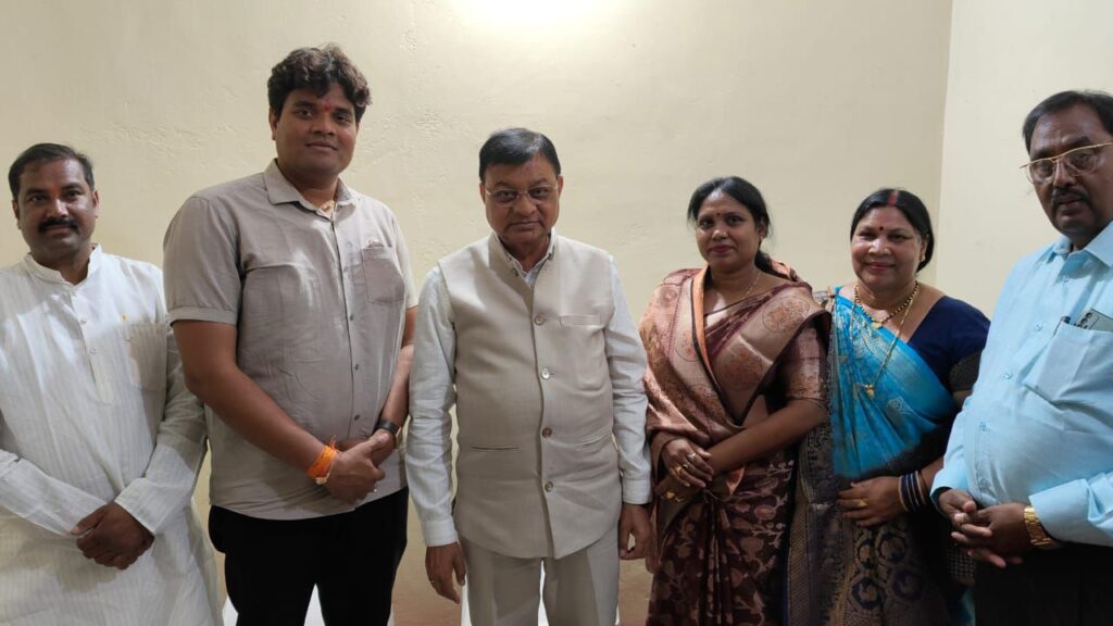 गोविंद देवांगन ने दी छुरी नगर पंचायत की नव निर्वाचित अध्यक्ष पद्मनी प्रीतम देवांगन को बधाई, शपथ ग्रहण समारोह में शामिल हुए गोविंद,छत्तीसगढ़ शासन के उद्योग मंत्री लखन लाल देवांगन से भी मिले गोविंद देवांगन, गोविंद ने छत्तीसगढ़ में भाजपा को निकाय चुनाव में मिली बड़ी जीत पर उद्योग मंत्री लखन लाल देवांगन को भी दी बधाई गोविंद देवांगन ने दी छुरी नगर पंचायत की नव निर्वाचित अध्यक्ष पद्मनी प्रीतम देवांगन को बधाई, शपथ ग्रहण समारोह में शामिल हुए गोविंद,छत्तीसगढ़ शासन के उद्योग मंत्री लखन लाल देवांगन से भी मिले गोविंद देवांगन, गोविंद ने छत्तीसगढ़ में भाजपा को निकाय चुनाव में मिली बड़ी जीत पर उद्योग मंत्री लखन लाल देवांगन को भी दी बधाई kshititech