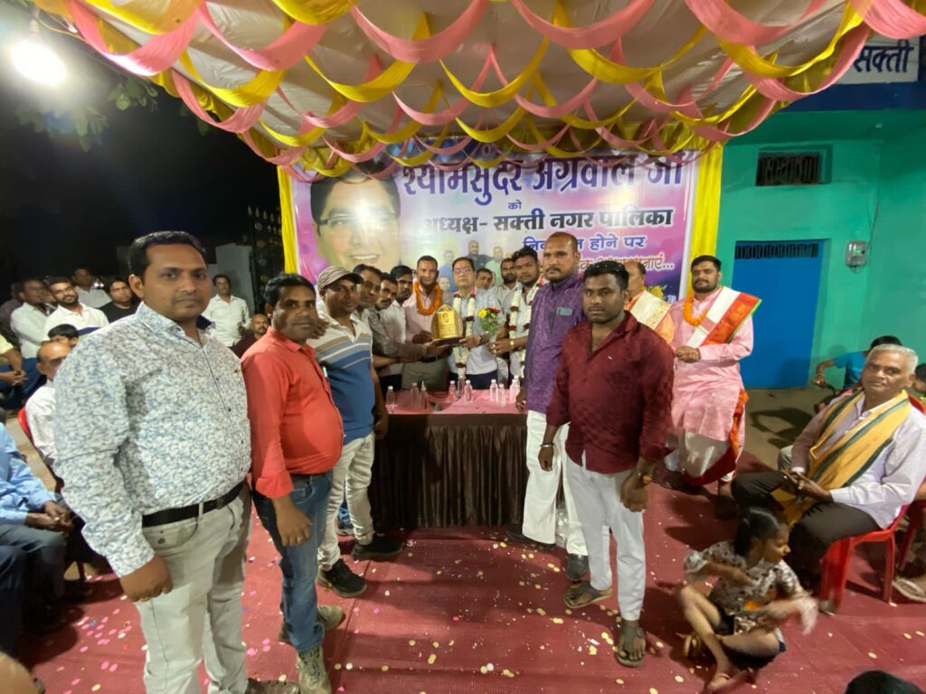 कसेर समाज शक्ति ने किया नगर पालिका अध्यक्ष एवं उपाध्यक्ष का सम्मान, सम्मान समारोह के माध्यम से स्मृति चिन्ह भी दिया समाज ने, वार्ड पार्षद राम सजीवन देवांगन भी रहे मौजूद, अध्यक्ष श्यामसुंदर अग्रवाल ने कहा- कसेर समाज पूरे शहर में एक प्रतिष्ठित समाज के रूप में रखता है अपनी पहचान कसेर समाज शक्ति ने किया नगर पालिका अध्यक्ष एवं उपाध्यक्ष का सम्मान, सम्मान समारोह के माध्यम से स्मृति चिन्ह भी दिया समाज ने, वार्ड पार्षद राम सजीवन देवांगन भी रहे मौजूद, अध्यक्ष श्यामसुंदर अग्रवाल ने कहा- कसेर समाज पूरे शहर में एक प्रतिष्ठित समाज के रूप में रखता है अपनी पहचान kshititech