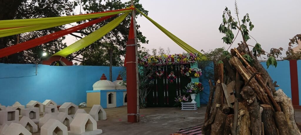 मारवाड़ी समाज शक्ति द्वारा होलीका दहन को लेकर तैयारियां पूर्ण, शहर के अग्रसेन चौक स्थित माता मणि स्थल एवं बुधवारी बाजार स्थित सोसायटी चौक के पास सहित अनेको स्थान पर होगी होलिका माता की पूजा अर्चना एवं दहन कार्यक्रम, राजू देवकरण एवं सुंदर कथूरिया ने दी जानकारी kshititech