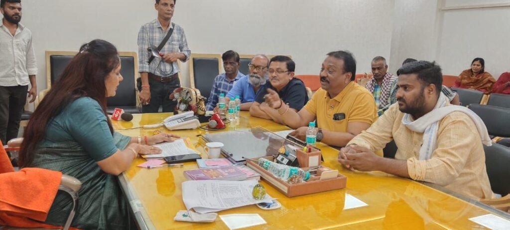 रायपुर महापौर मीनल ने कहा- मैं स्वयं दानी गर्ल्स कॉलेज की थी स्टूडेंट, कॉलेज के सामने चौपाटी का मामला है काफी गंभीर, सत्यमेव जयते फाउंडेशन के कन्हैया अग्रवाल के नेतृत्व में महापौर से करी सदस्यों ने मुलाकात, कन्हैया ने महापौर से कहा- भाजपा अपने वायदे के अनुरूप संपत्ति करके ब्याज को तत्काल करें माफ kshititech