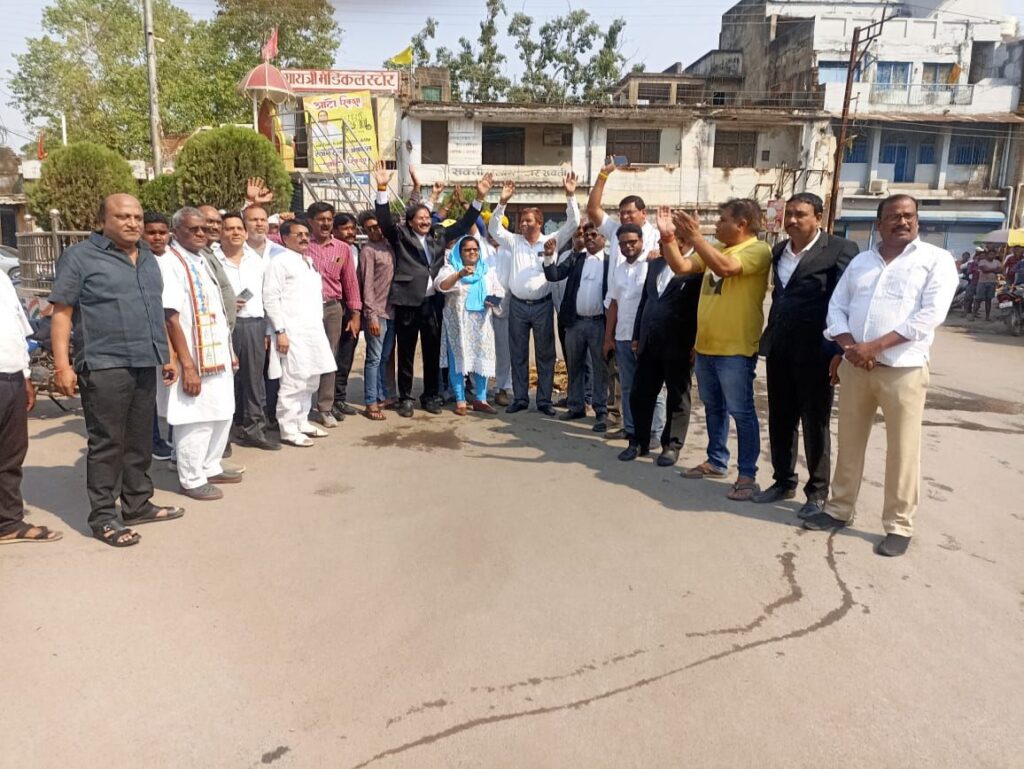 कह दिया कांग्रेस ने- नहीं होगी अब तानाशाही बर्दाश्त, शक्ति में कांग्रेसियों का फूटा गुस्सा- अग्रसेन चौक में ईडी और सीबीआई का कर दिया पुतला दहन, मौजूद नेताओं ने कहा- कांग्रेस नेताओं पर की जा रही कार्रवाई द्वेष पूर्ण, नहीं करेगी कांग्रेस पार्टी बर्दाश्त कह दिया कांग्रेस ने- नहीं होगी अब तानाशाही बर्दाश्त, शक्ति में कांग्रेसियों का फूटा गुस्सा- अग्रसेन चौक में ईडी और सीबीआई का कर दिया पुतला दहन, मौजूद नेताओं ने कहा- कांग्रेस नेताओं पर की जा रही कार्रवाई द्वेष पूर्ण, नहीं करेगी कांग्रेस पार्टी बर्दाश्त kshititech