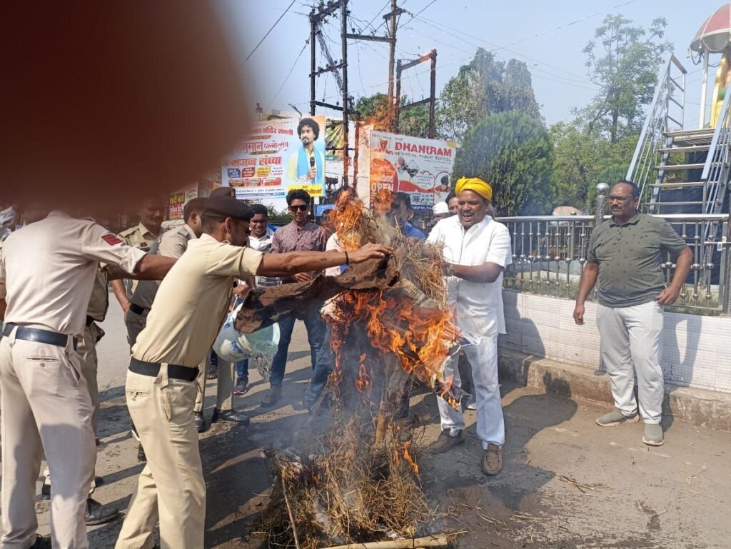 कह दिया कांग्रेस ने- नहीं होगी अब तानाशाही बर्दाश्त, शक्ति में कांग्रेसियों का फूटा गुस्सा- अग्रसेन चौक में ईडी और सीबीआई का कर दिया पुतला दहन, मौजूद नेताओं ने कहा- कांग्रेस नेताओं पर की जा रही कार्रवाई द्वेष पूर्ण, नहीं करेगी कांग्रेस पार्टी बर्दाश्त कह दिया कांग्रेस ने- नहीं होगी अब तानाशाही बर्दाश्त, शक्ति में कांग्रेसियों का फूटा गुस्सा- अग्रसेन चौक में ईडी और सीबीआई का कर दिया पुतला दहन, मौजूद नेताओं ने कहा- कांग्रेस नेताओं पर की जा रही कार्रवाई द्वेष पूर्ण, नहीं करेगी कांग्रेस पार्टी बर्दाश्त kshititech
