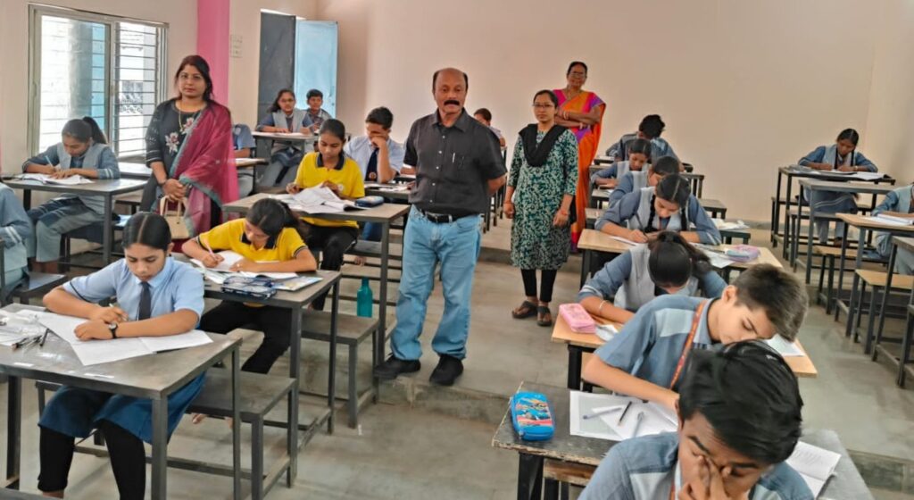 शक्ति जिले में चल रही बोर्ड परीक्षाओं का निरीक्षण किया कलेक्टर टोपनो साहब ने- कलेक्टर साहब ने पीएम श्री स्कूलों में भी पहुंचकर व्यवस्था का लिया जायजा, जिला शिक्षा अधिकारी चंद्रा भी रहे मौजूद, वृक्षारोपण भी किया कलेक्टर साहब ने,BEO शक्ति के पी राठौर ने भी किया बोर्ड परीक्षा का निरीक्षण शक्ति जिले में चल रही बोर्ड परीक्षाओं का निरीक्षण किया कलेक्टर टोपनो साहब ने- कलेक्टर साहब ने पीएम श्री स्कूलों में भी पहुंचकर व्यवस्था का लिया जायजा, जिला शिक्षा अधिकारी चंद्रा भी रहे मौजूद, वृक्षारोपण भी किया कलेक्टर साहब ने,BEO शक्ति के पी राठौर ने भी किया बोर्ड परीक्षा का निरीक्षण kshititech