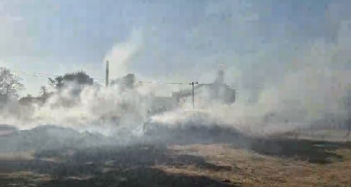 बड़ी खबर- राइस मिल में लगी भयंकर आग, शक्ति के जिंदल वर्ल्ड स्कूल की बस भी जलकर हो गई खाक, लाखों का हुआ नुकसान बड़ी खबर- राइस मिल में लगी भयंकर आग, शक्ति के जिंदल वर्ल्ड स्कूल की बस भी जलकर हो गई खाक, लाखों का हुआ नुकसान kshititech