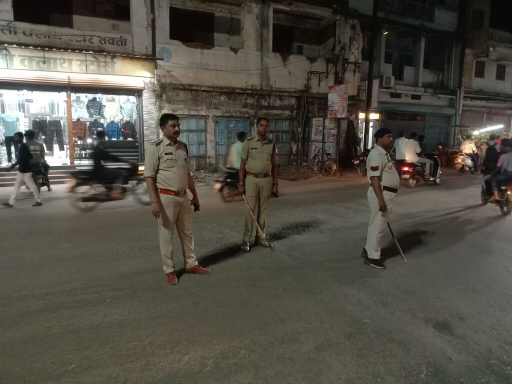 शक्ति पुलिस उतरी सड़कों पर-तीन सवारी वाहन चलाने वाले एवं नशे में वाहन चलाने वालों पर करी चालानी कार्रवाई, एसपी अंकिता शर्मा के निर्देशन में शक्ति थाना टीआई बृजेश तिवारी के नेतृत्व में पुलिस सजग, टी तिवारी ने कहा- पुलिस की जन जागरूकता संबंधी कार्रवाई सतत रहेगी जारी शक्ति पुलिस उतरी सड़कों पर-तीन सवारी वाहन चलाने वाले एवं नशे में वाहन चलाने वालों पर करी चालानी कार्रवाई, एसपी अंकिता शर्मा के निर्देशन में शक्ति थाना टीआई बृजेश तिवारी के नेतृत्व में पुलिस सजग, टी तिवारी ने कहा- पुलिस की जन जागरूकता संबंधी कार्रवाई सतत रहेगी जारी kshititech