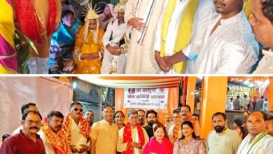 महंत जी की देवी आराधना- नेता प्रतिपक्ष महंत ने किया नवरात्रि पर्व पर देवी दर्शन, मंदिरों में टेका माथा एवं प्रदेश की सुख, शांति ,समृद्धि के करी कामना,चंद्रपुर विधायक के परिवार के वैवाहिक समारोह में भी पहुंचे महंत जी, चंद्रपुर के विधायक रामकुमार यादव एवं नगर पंचायत अड़भार के अध्यक्ष कृष्णा रात्रे भी रहे मौजूद kshititech