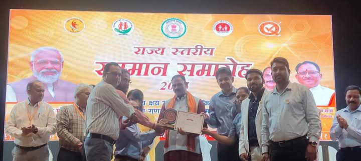 शक्ति जिले का स्वास्थ्य विभाग हुआ सक्रियता एवं सजगता के लिए सम्मानित, प्रदेश के स्वास्थ्य मंत्री के हाथों टीवी उन्मूलन कार्यक्रम में बेहतर स्कोर के लिए मिला सम्मान, हेल्थ सेक्रेट्री अमित कटारिया भी रहे मौजूद, शक्ति सीएमएचओ कृपाल सिंह कंवर संग स्वास्थ्य विभाग की टीम ने ग्रहण किया सम्मान शक्ति जिले का स्वास्थ्य विभाग हुआ सक्रियता एवं सजगता के लिए सम्मानित, प्रदेश के स्वास्थ्य मंत्री के हाथों टीवी उन्मूलन कार्यक्रम में बेहतर स्कोर के लिए मिला सम्मान, हेल्थ सेक्रेट्री अमित कटारिया भी रहे मौजूद, शक्ति सीएमएचओ कृपाल सिंह कंवर संग स्वास्थ्य विभाग की टीम ने ग्रहण किया सम्मान kshititech