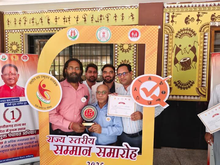 शक्ति जिले का स्वास्थ्य विभाग हुआ सक्रियता एवं सजगता के लिए सम्मानित, प्रदेश के स्वास्थ्य मंत्री के हाथों टीवी उन्मूलन कार्यक्रम में बेहतर स्कोर के लिए मिला सम्मान, हेल्थ सेक्रेट्री अमित कटारिया भी रहे मौजूद, शक्ति सीएमएचओ कृपाल सिंह कंवर संग स्वास्थ्य विभाग की टीम ने ग्रहण किया सम्मान शक्ति जिले का स्वास्थ्य विभाग हुआ सक्रियता एवं सजगता के लिए सम्मानित, प्रदेश के स्वास्थ्य मंत्री के हाथों टीवी उन्मूलन कार्यक्रम में बेहतर स्कोर के लिए मिला सम्मान, हेल्थ सेक्रेट्री अमित कटारिया भी रहे मौजूद, शक्ति सीएमएचओ कृपाल सिंह कंवर संग स्वास्थ्य विभाग की टीम ने ग्रहण किया सम्मान kshititech
