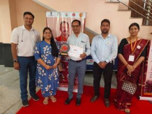 शक्ति जिले का स्वास्थ्य विभाग हुआ सक्रियता एवं सजगता के लिए सम्मानित, प्रदेश के स्वास्थ्य मंत्री के हाथों टीवी उन्मूलन कार्यक्रम में बेहतर स्कोर के लिए मिला सम्मान, हेल्थ सेक्रेट्री अमित कटारिया भी रहे मौजूद, शक्ति सीएमएचओ कृपाल सिंह कंवर संग स्वास्थ्य विभाग की टीम ने ग्रहण किया सम्मान शक्ति जिले का स्वास्थ्य विभाग हुआ सक्रियता एवं सजगता के लिए सम्मानित, प्रदेश के स्वास्थ्य मंत्री के हाथों टीवी उन्मूलन कार्यक्रम में बेहतर स्कोर के लिए मिला सम्मान, हेल्थ सेक्रेट्री अमित कटारिया भी रहे मौजूद, शक्ति सीएमएचओ कृपाल सिंह कंवर संग स्वास्थ्य विभाग की टीम ने ग्रहण किया सम्मान kshititech