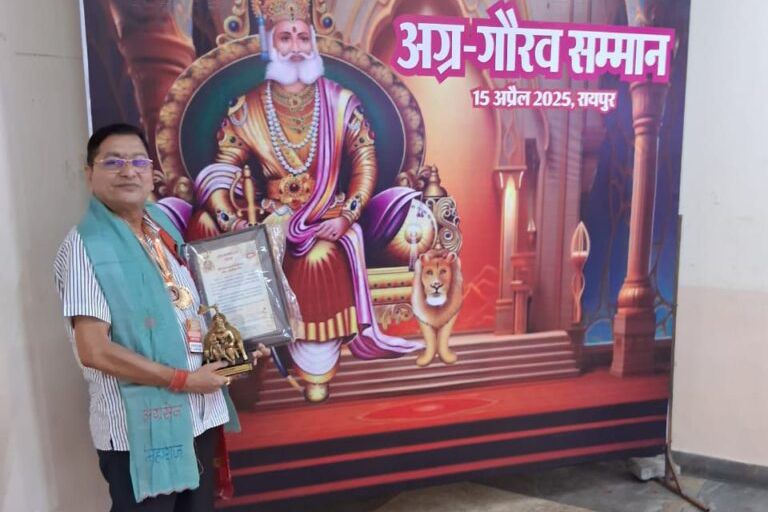 शक्ति के प्रथम नागरिक श्यामसुंदर राजधानी रायपुर में अग्रवाल समाज के प्रदेश स्तरीय कार्यक्रम में हुए सम्मानित, छत्तीसगढ़ प्रदेश के 54 अन्य अग्रवंशियों को भी अग्रवाल समाज ने दिया सम्मान, श्याम सुंदर ने कहा-अग्रकुल में लिया हूँ जन्म,मुझे गौरव है की जनता ने फिर से मुझे चुना अपना सेवक, शक्ति की पार्षद दीपा का भी हुआ सम्मान शक्ति के प्रथम नागरिक श्यामसुंदर राजधानी रायपुर में अग्रवाल समाज के प्रदेश स्तरीय कार्यक्रम में हुए सम्मानित, छत्तीसगढ़ प्रदेश के 54 अन्य अग्रवंशियों को भी अग्रवाल समाज ने दिया सम्मान, श्याम सुंदर ने कहा-अग्रकुल में लिया हूँ जन्म,मुझे गौरव है की जनता ने फिर से मुझे चुना अपना सेवक, शक्ति की पार्षद दीपा का भी हुआ सम्मान kshititech