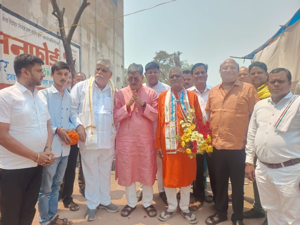 जननायक की जन्म जयंती-हर खेत को पानी, हर हाथ को काम, यही था बाबूजी का सपना- बाबूजी ने करी हसदेव बांगो कैनाल को शक्ति में लाने की पहल-डॉ.चरण दास महंत, 1 अप्रैल को बाबूजी जननायक बिसाहू दास महंत की जन्म जयंती पर नेता प्रतिपक्ष महंत सहित सांसद ज्योत्सना एवं कांग्रेस नेताओं ने दी उन्हें पुष्पांजलि, महंत ने कहीं बड़ी बात- महंत ने कहा बाबूजी के सपनों को पूरा करने के लिए ही मैंने भी रखा राजनीति में कदम जननायक की जन्म जयंती-हर खेत को पानी, हर हाथ को काम, यही था बाबूजी का सपना- बाबूजी ने करी हसदेव बांगो कैनाल को शक्ति में लाने की पहल-डॉ.चरण दास महंत, 1 अप्रैल को बाबूजी जननायक बिसाहू दास महंत की जन्म जयंती पर नेता प्रतिपक्ष महंत सहित सांसद ज्योत्सना एवं कांग्रेस नेताओं ने दी उन्हें पुष्पांजलि, महंत ने कहीं बड़ी बात- महंत ने कहा बाबूजी के सपनों को पूरा करने के लिए ही मैंने भी रखा राजनीति में कदम kshititech