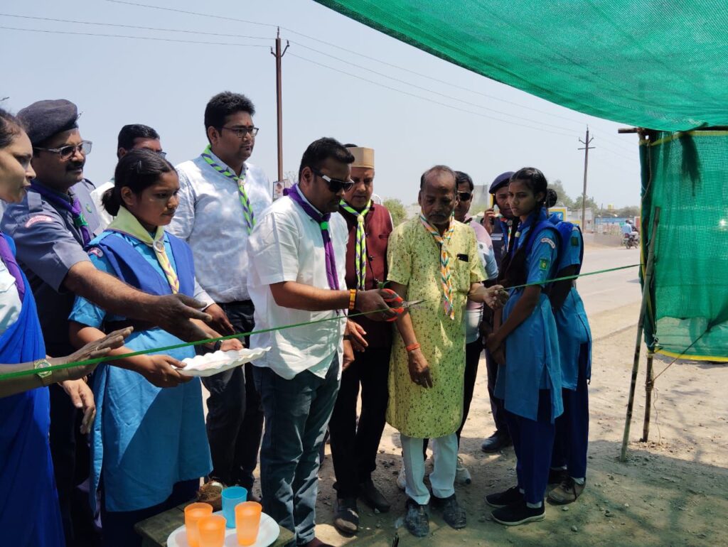 जन सेवा का सबसे बड़ा काम- स्काउट के डिस्ट्रिक्ट कमिश्नर अंकित अग्रवाल की अनुकरणीय पहल- जिला संघ की ओर से शक्ति में 9 अप्रैल को प्रारंभ किया पानी का प्याऊ, अंकित ने कहा- स्काउट की पहचान ही है सेवा और अनुशासन, आगे भी शक्ति जिले में करते रहेंगे ऐसे रचनात्मक कार्य, शक्ति के दो स्थानों पर पूरी गर्मी भर संचालित होंगे पानी के प्याऊ घर kshititech