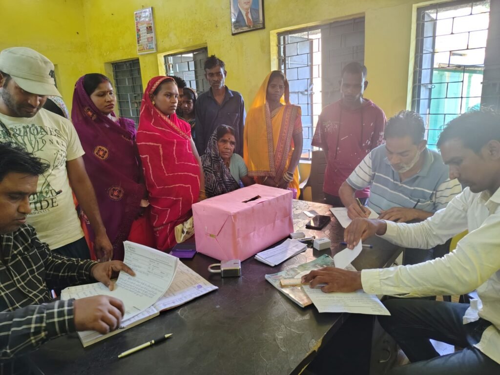 शक्ति जिले वासियों के लिए वरदान साबित हो रहा है सुशासन तिहार-कलेक्टर तोपनो साहब एवं CEO जैन साहब भी गांव- गांव, डगर- डगर पहुंच रहे तिहार की समीक्षा करने, जिले की जनता कह रही ऐसे आयोजनों से उनकी समस्याओं का होगा त्वरित निराकरण शक्ति जिले वासियों के लिए वरदान साबित हो रहा है सुशासन तिहार-कलेक्टर तोपनो साहब एवं CEO जैन साहब भी गांव- गांव, डगर- डगर पहुंच रहे तिहार की समीक्षा करने, जिले की जनता कह रही ऐसे आयोजनों से उनकी समस्याओं का होगा त्वरित निराकरण kshititech