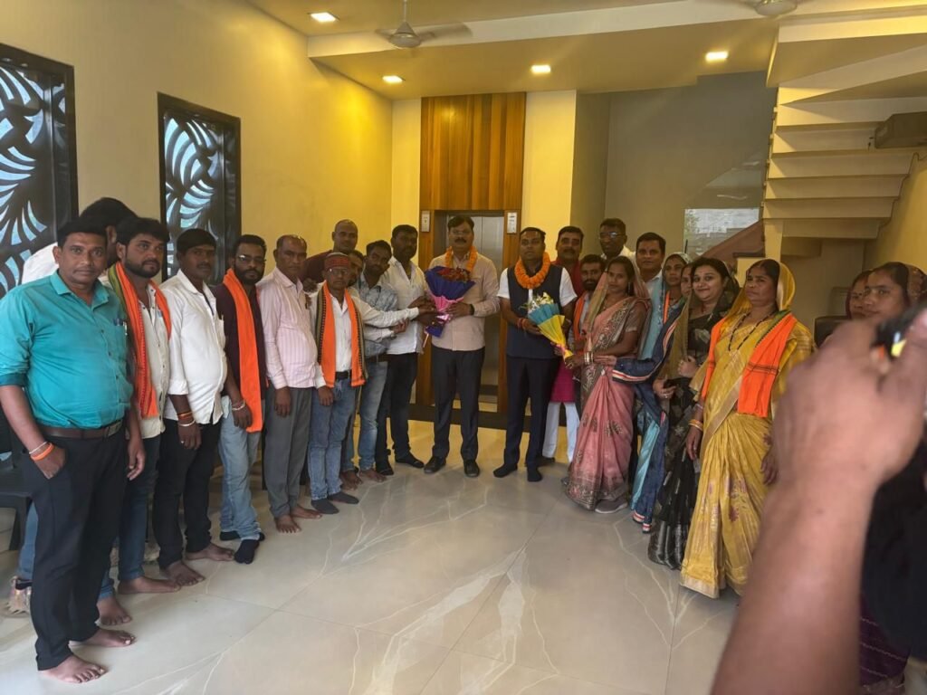 नवागढ़ जनपद पंचायत के सभापति चुनाव में भाजपा का लहराया परचम,भाजपा जिला अध्यक्ष अंबेश जांगड़े एवं जिला उपाध्यक्ष अमर सुल्तानिया का नवनिर्वाचित सभापतियों ने किया आभार व्यक्त, जांजगीर के नेताजी चौक पहुंचकर किया गर्मजोशी से स्वागत, अमर ने कहा- नवनिर्वाचित सभापति विष्णु देव सरकार के कार्यों को पहुंचाएंगे जन-जन तक नवागढ़ जनपद पंचायत के सभापति चुनाव में भाजपा का लहराया परचम,भाजपा जिला अध्यक्ष अंबेश जांगड़े एवं जिला उपाध्यक्ष अमर सुल्तानिया का नवनिर्वाचित सभापतियों ने किया आभार व्यक्त, जांजगीर के नेताजी चौक पहुंचकर किया गर्मजोशी से स्वागत, अमर ने कहा- नवनिर्वाचित सभापति विष्णु देव सरकार के कार्यों को पहुंचाएंगे जन-जन तक kshititech