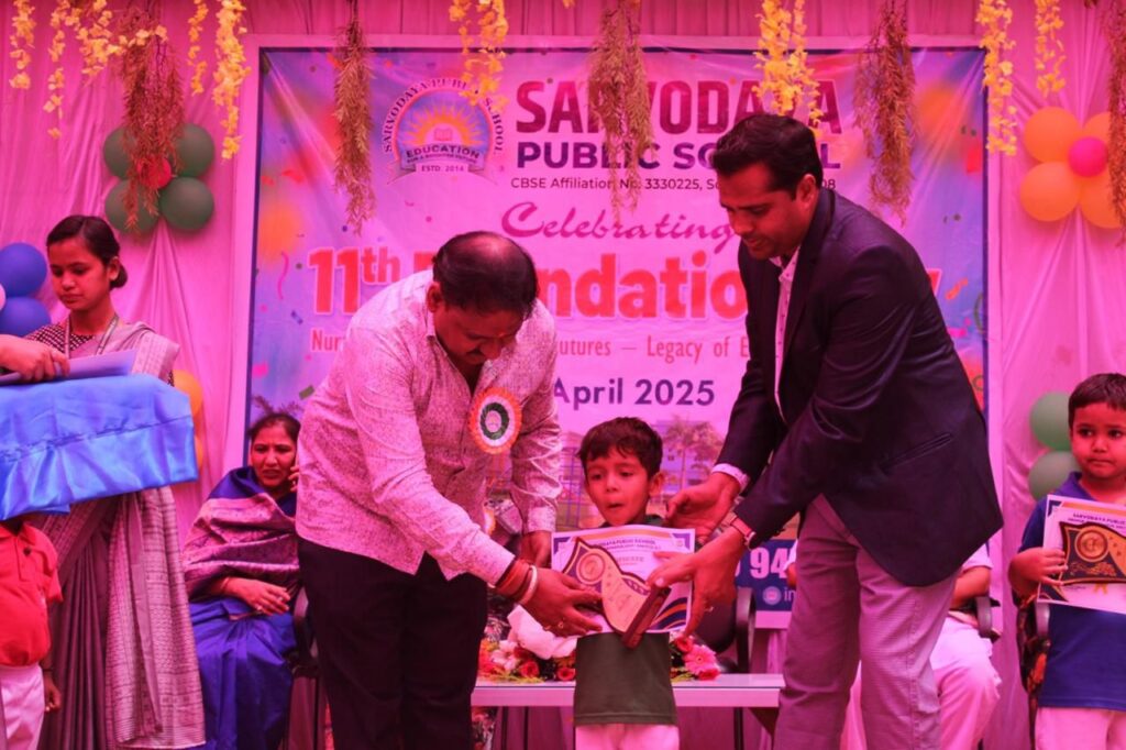 सर्वोदय पब्लिक स्कूल का 12 अप्रैल को मनाया गया 11 वा स्थापना दिवस, 1200 विद्यार्थियों के साथ शक्ति जिले का सर्वश्रेष्ठ उत्कृष्ट शिक्षा संस्थान है चंद्रपुर का सर्वोदय पब्लिक स्कूल, हॉस्टल की सुविधा भी उपलब्ध है इस विद्यालय में, साल 2015 में प्रारंभ हुआ था विद्यालय विद्यालय के बच्चे बड़े प्रशासनिक पदों पर भी दे रहे हैं सेवाएं kshititech