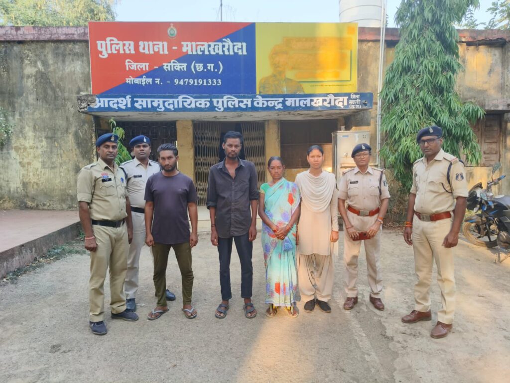 शक्ति पुलिस की सक्रियता से हत्या के तीन आरोपी हुए गिरफ्तार, हत्या कर अपने ही कमरे के नीचे गड्ढा खोदकर दफना दिया था शव को,जैजैपुर पुलिस ने ली माल वाहक वाहन मालिकों की बैठक, यातायात को लिए लेकर दिए निर्देश, पिकअप एवं ट्रैक्टर में सवारी बैठाने पर अब पुलिस करेगी कार्रवाई शक्ति पुलिस की सक्रियता से हत्या के तीन आरोपी हुए गिरफ्तार, हत्या कर अपने ही कमरे के नीचे गड्ढा खोदकर दफना दिया था शव को,जैजैपुर पुलिस ने ली माल वाहक वाहन मालिकों की बैठक, यातायात को लिए लेकर दिए निर्देश, पिकअप एवं ट्रैक्टर में सवारी बैठाने पर अब पुलिस करेगी कार्रवाई kshititech