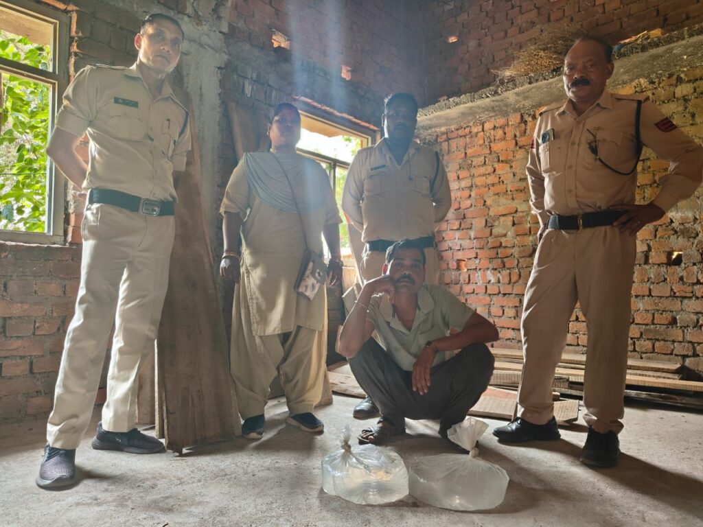 अवैध महुआ शराब रखने वाले कारोबारी पर आबकारी विभाग की ताड़-बतोड़ कार्रवाई, डभरा वृत्त में प्रभारी कोमल सिंह सिदार के नेतृत्व में 10 लीटर अवैध महुआ शराब रखने वाले आरोपी को किया गया गिरफ्तार अवैध महुआ शराब रखने वाले कारोबारी पर आबकारी विभाग की ताड़-बतोड़ कार्रवाई, डभरा वृत्त में प्रभारी कोमल सिंह सिदार के नेतृत्व में 10 लीटर अवैध महुआ शराब रखने वाले आरोपी को किया गया गिरफ्तार kshititech