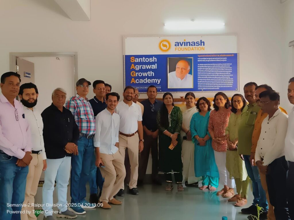 वैश्य वर्ल्ड फेडरेशन के संस्थापक स्व.संतोष अग्रवाल की पुण्यतिथि पर संस्था ने किया कोपलवाणी के बच्चों को अध्यापन सामग्री का वितरण, स्वर्गीय संतोष जी के परिवारजन भी रहे परिवार जनों ने बच्चों के साथ बैठकर किया भोजन, रायपुर के पूर्व महापौर भी रहे हैं संतोष जी, कन्हैया अग्रवाल ने कहा-सेवा की प्रतिमूर्ति थे स्वर्गीय संतोष जी वैश्य वर्ल्ड फेडरेशन के संस्थापक स्व.संतोष अग्रवाल की पुण्यतिथि पर संस्था ने किया कोपलवाणी के बच्चों को अध्यापन सामग्री का वितरण, स्वर्गीय संतोष जी के परिवारजन भी रहे परिवार जनों ने बच्चों के साथ बैठकर किया भोजन, रायपुर के पूर्व महापौर भी रहे हैं संतोष जी, कन्हैया अग्रवाल ने कहा-सेवा की प्रतिमूर्ति थे स्वर्गीय संतोष जी kshititech