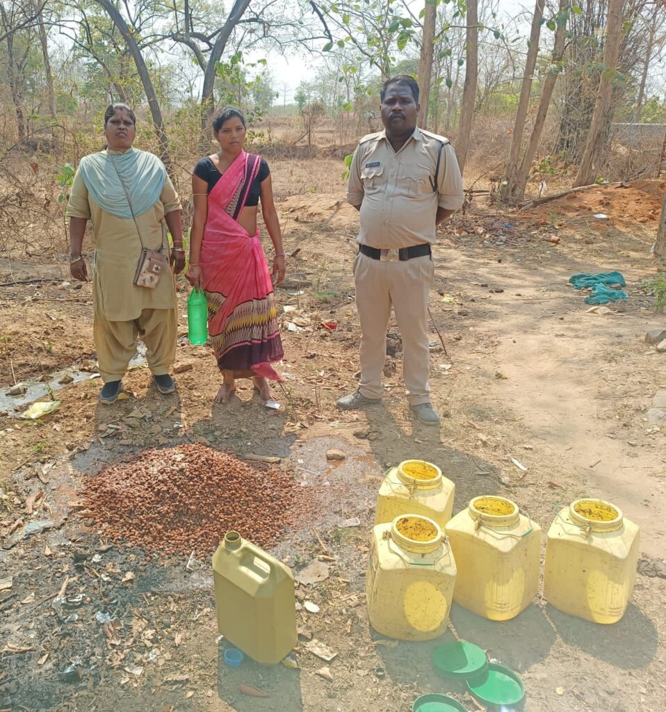 उप्पल का ख़ौफ़- शक्ति का आबकारी विभाग शिकायतों पर कर रहा त्वरित कार्रवाई, सुशासन तिहार में नागरिकों ने करी शिकायत, एवं आबकारी विभाग पहुंच गया छापामार कार्रवाई करने, सहायक जिला आबकारी अधिकारी आशीष उप्पल की कार्रवाई की भनक लगते ही भाग खड़े होते हैं अवैध महुआ शराब के कारोबारी उप्पल का ख़ौफ़- शक्ति का आबकारी विभाग शिकायतों पर कर रहा त्वरित कार्रवाई, सुशासन तिहार में नागरिकों ने करी शिकायत, एवं आबकारी विभाग पहुंच गया छापामार कार्रवाई करने, सहायक जिला आबकारी अधिकारी आशीष उप्पल की कार्रवाई की भनक लगते ही भाग खड़े होते हैं अवैध महुआ शराब के कारोबारी kshititech