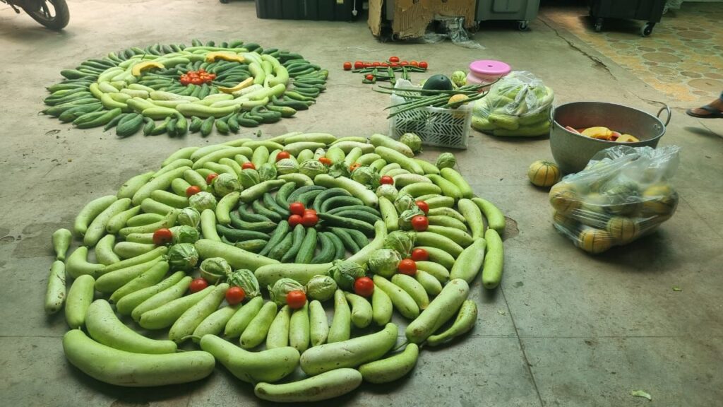 गौ माता की सेवा के लिए अग्रणी महिलाएं- श्री वृंदावन गौशाला पहुंचे अखिल भारतीय मारवाड़ी महिला सम्मेलन सक्ती शाखा के सदस्य, फलों की लगाई सवामणि, गौशाला में गौ सेवा के लिए भी दी सेवा राशि, अध्यक्ष सुमन अग्रवाल ने कहा- गौ सेवा के क्षेत्र में उनकी शाखा सदैव सतत कर रही कार्य गौ माता की सेवा के लिए अग्रणी महिलाएं- श्री वृंदावन गौशाला पहुंचे अखिल भारतीय मारवाड़ी महिला सम्मेलन सक्ती शाखा के सदस्य, फलों की लगाई सवामणि, गौशाला में गौ सेवा के लिए भी दी सेवा राशि, अध्यक्ष सुमन अग्रवाल ने कहा- गौ सेवा के क्षेत्र में उनकी शाखा सदैव सतत कर रही कार्य kshititech