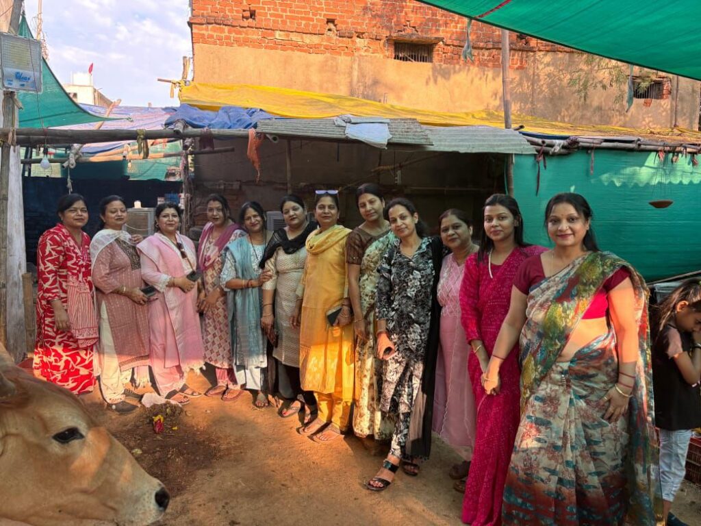 गौ माता की सेवा के लिए अग्रणी महिलाएं- श्री वृंदावन गौशाला पहुंचे अखिल भारतीय मारवाड़ी महिला सम्मेलन सक्ती शाखा के सदस्य, फलों की लगाई सवामणि, गौशाला में गौ सेवा के लिए भी दी सेवा राशि, अध्यक्ष सुमन अग्रवाल ने कहा- गौ सेवा के क्षेत्र में उनकी शाखा सदैव सतत कर रही कार्य गौ माता की सेवा के लिए अग्रणी महिलाएं- श्री वृंदावन गौशाला पहुंचे अखिल भारतीय मारवाड़ी महिला सम्मेलन सक्ती शाखा के सदस्य, फलों की लगाई सवामणि, गौशाला में गौ सेवा के लिए भी दी सेवा राशि, अध्यक्ष सुमन अग्रवाल ने कहा- गौ सेवा के क्षेत्र में उनकी शाखा सदैव सतत कर रही कार्य kshititech