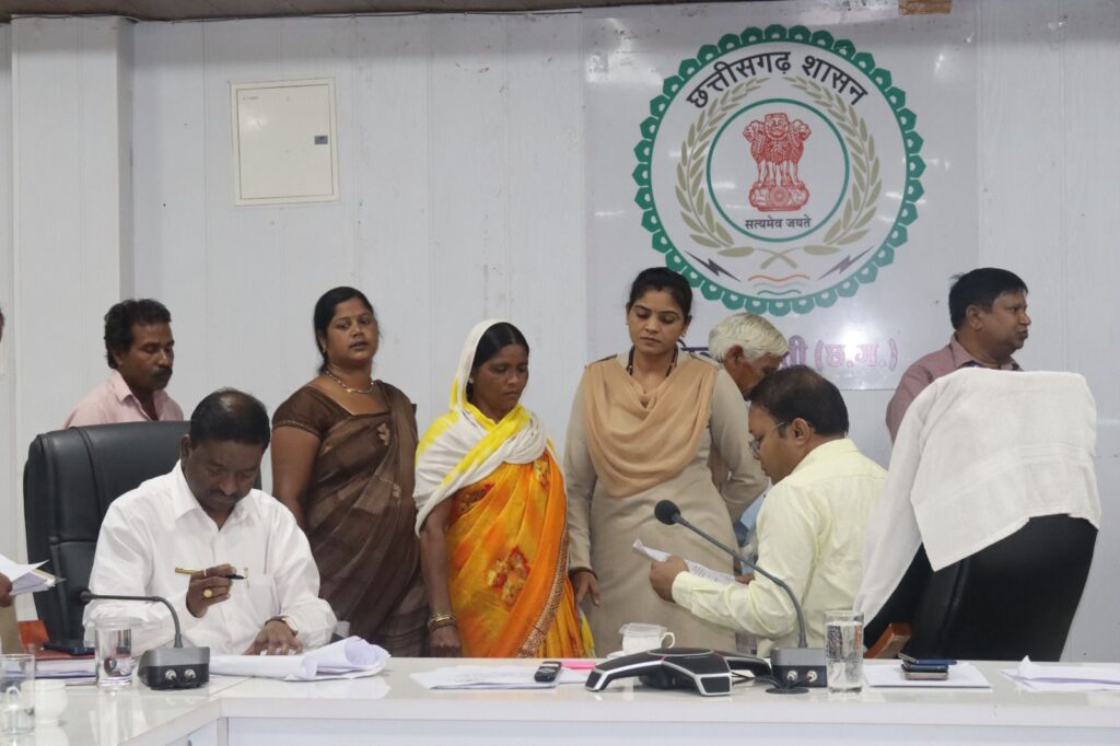शक्ति जिले के तीन सेंटरों में 1 मई को होगी PPT की परीक्षा, कलेक्टर तोपनो साहब का अधिकारियों को निर्देश- समय सीमा में पूर्ण हो कार्य एवं जनता की समस्याओं के निराकरण में अधिकारी लगाये पूरा ध्यान, जन दर्शन में भी तोपनो ने आम नागरिकों से लिए आवेदन, कलेक्टर साहब ने करी मिशन सुशासन तिहार की समीक्षा शक्ति जिले के तीन सेंटरों में 1 मई को होगी PPT की परीक्षा, कलेक्टर तोपनो साहब का अधिकारियों को निर्देश- समय सीमा में पूर्ण हो कार्य एवं जनता की समस्याओं के निराकरण में अधिकारी लगाये पूरा ध्यान, जन दर्शन में भी तोपनो ने आम नागरिकों से लिए आवेदन, कलेक्टर साहब ने करी मिशन सुशासन तिहार की समीक्षा kshititech