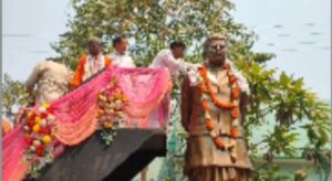 जननायक की जन्म जयंती-हर खेत को पानी, हर हाथ को काम, यही था बाबूजी का सपना- बाबूजी ने करी हसदेव बांगो कैनाल को शक्ति में लाने की पहल-डॉ.चरण दास महंत, 1 अप्रैल को बाबूजी जननायक बिसाहू दास महंत की जन्म जयंती पर नेता प्रतिपक्ष महंत सहित सांसद ज्योत्सना एवं कांग्रेस नेताओं ने दी उन्हें पुष्पांजलि, महंत ने कहीं बड़ी बात- महंत ने कहा बाबूजी के सपनों को पूरा करने के लिए ही मैंने भी रखा राजनीति में कदम जननायक की जन्म जयंती-हर खेत को पानी, हर हाथ को काम, यही था बाबूजी का सपना- बाबूजी ने करी हसदेव बांगो कैनाल को शक्ति में लाने की पहल-डॉ.चरण दास महंत, 1 अप्रैल को बाबूजी जननायक बिसाहू दास महंत की जन्म जयंती पर नेता प्रतिपक्ष महंत सहित सांसद ज्योत्सना एवं कांग्रेस नेताओं ने दी उन्हें पुष्पांजलि, महंत ने कहीं बड़ी बात- महंत ने कहा बाबूजी के सपनों को पूरा करने के लिए ही मैंने भी रखा राजनीति में कदम kshititech