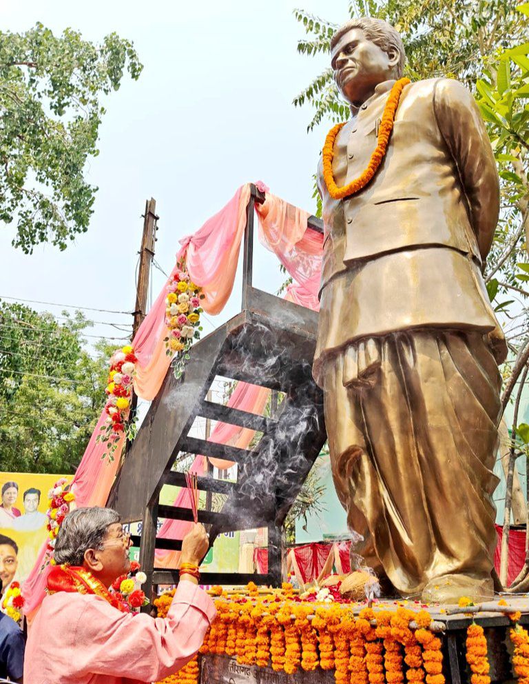 जननायक की जन्म जयंती-हर खेत को पानी, हर हाथ को काम, यही था बाबूजी का सपना- बाबूजी ने करी हसदेव बांगो कैनाल को शक्ति में लाने की पहल-डॉ.चरण दास महंत, 1 अप्रैल को बाबूजी जननायक बिसाहू दास महंत की जन्म जयंती पर नेता प्रतिपक्ष महंत सहित सांसद ज्योत्सना एवं कांग्रेस नेताओं ने दी उन्हें पुष्पांजलि, महंत ने कहीं बड़ी बात- महंत ने कहा बाबूजी के सपनों को पूरा करने के लिए ही मैंने भी रखा राजनीति में कदम जननायक की जन्म जयंती-हर खेत को पानी, हर हाथ को काम, यही था बाबूजी का सपना- बाबूजी ने करी हसदेव बांगो कैनाल को शक्ति में लाने की पहल-डॉ.चरण दास महंत, 1 अप्रैल को बाबूजी जननायक बिसाहू दास महंत की जन्म जयंती पर नेता प्रतिपक्ष महंत सहित सांसद ज्योत्सना एवं कांग्रेस नेताओं ने दी उन्हें पुष्पांजलि, महंत ने कहीं बड़ी बात- महंत ने कहा बाबूजी के सपनों को पूरा करने के लिए ही मैंने भी रखा राजनीति में कदम kshititech